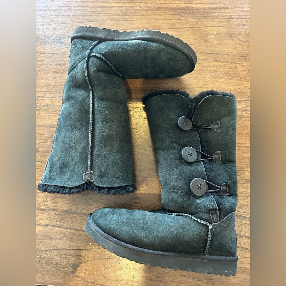 UGG Bailey Button Triplet Tall Boots Women’s 7 Black Suede Shearling Lined